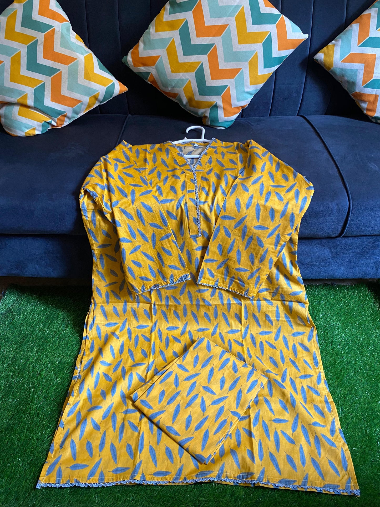 2pcs yellow pret lawn