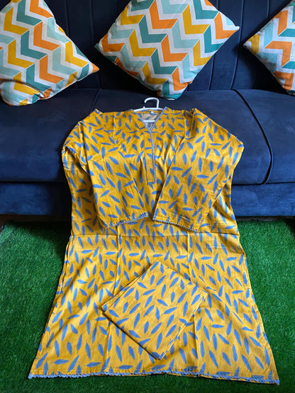 2pcs yellow pret lawn